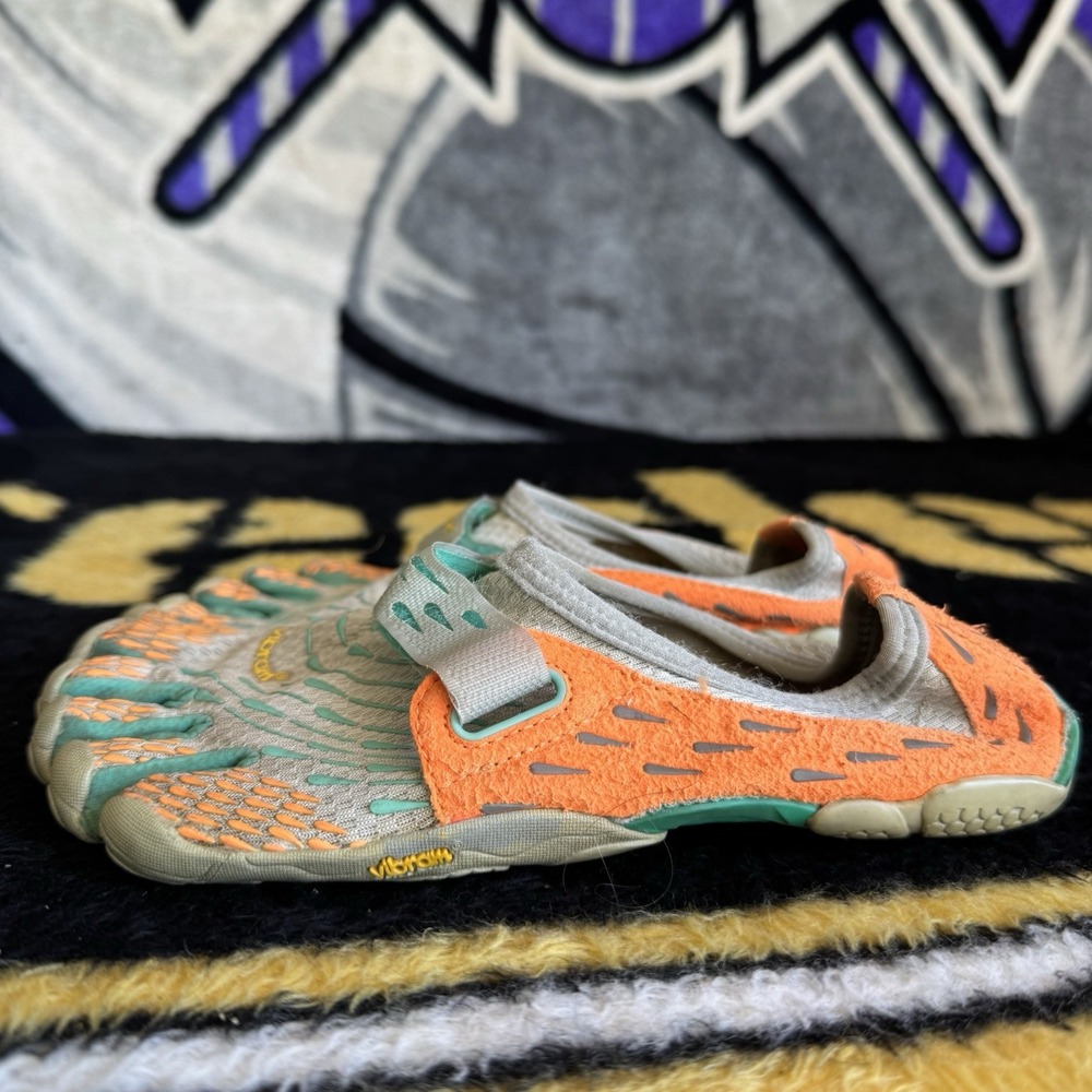 Size 36/W5 - Vibram FiveFingers Seeya Shoes Women Orange Green